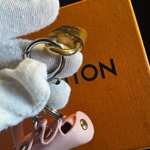 Louis Vuitton vintage lock and key set makes a beautiful gift comes with charm - Picture 8 of 10